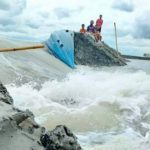 কয়রায় জোয়ারের পানি বৃদ্ধি পাওয়ায় বাঁধ ভাঙন,কয়েকটি গ্রাম প্লাবিত