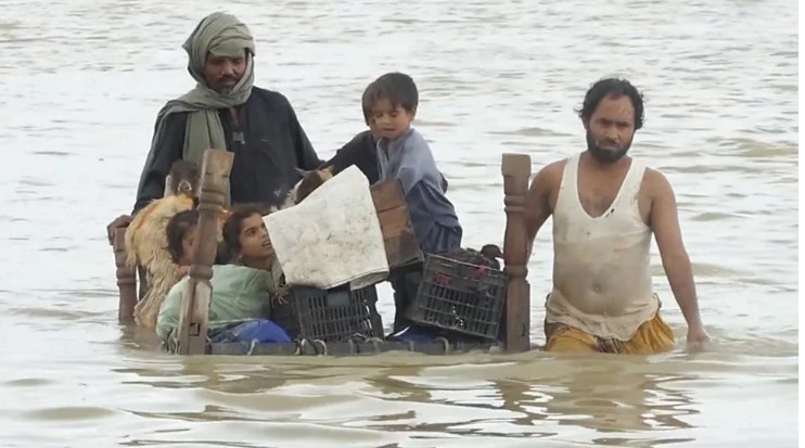 বন্যায় বিপর্যস্ত পাকিস্তান; বিশ্বকে সহযোগিতার আহ্বান