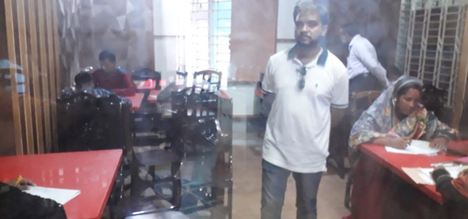 বিদ্যালয়ের নিয়োগ পরীক্ষা হলো খাবার হোটেলে