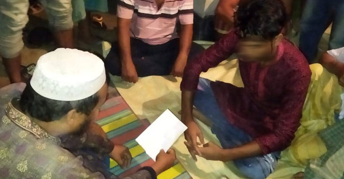 অনশন করে কিশোরকে বিয়ে করলেন তরুণী