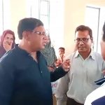 পৌরসভার নতুন ভোটারদের ছবি তোলা কার্যক্রম পরিদর্শন করলেন পৌর মেয়র