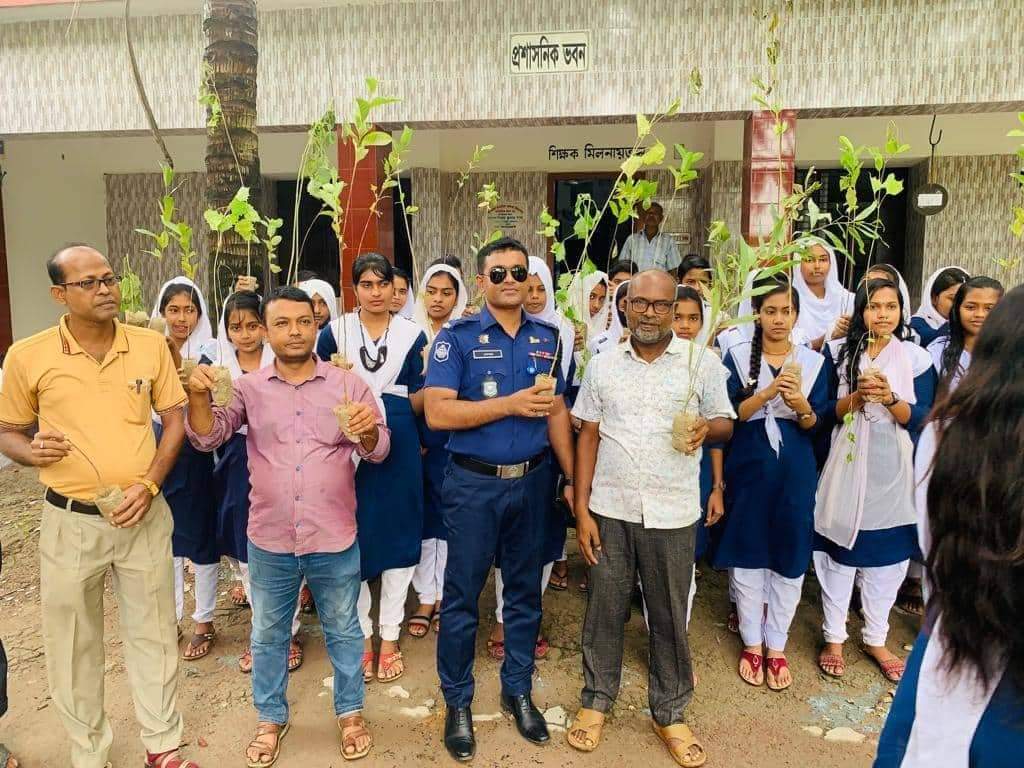 উপকূলীয় অঞ্চল সবুজায়নের লক্ষে পুলিশের ব্যতিক্রম উদ্যোগ