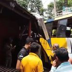 কলারোয়ায় যাত্রীবাহী বাস-পিকআপ মুখোমুখি সংঘর্ষ