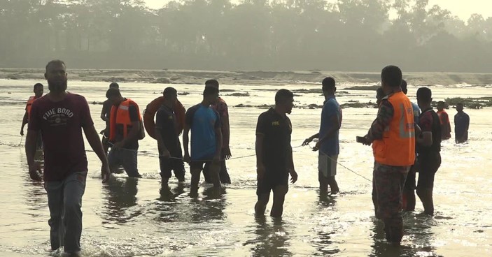 পঞ্চগড়ে নৌকাডুবি; আজও চলছে উদ্ধার অভিযান