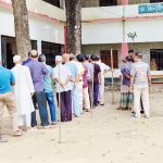 ভোটকক্ষে অনুপ্রবেশ, ৫ জনকে আইনশৃঙ্খলা বাহিনীর কাছে সোপর্দ