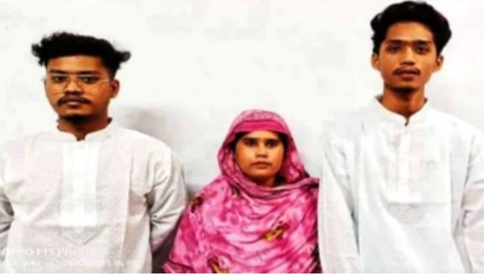 দুই ছেলেসহ মায়ের ইসলাম গ্রহণ