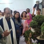 সম্মান জানাতে উপহারের বদলে আমাকে বই বা গাছ দিন : শিক্ষামন্ত্রী