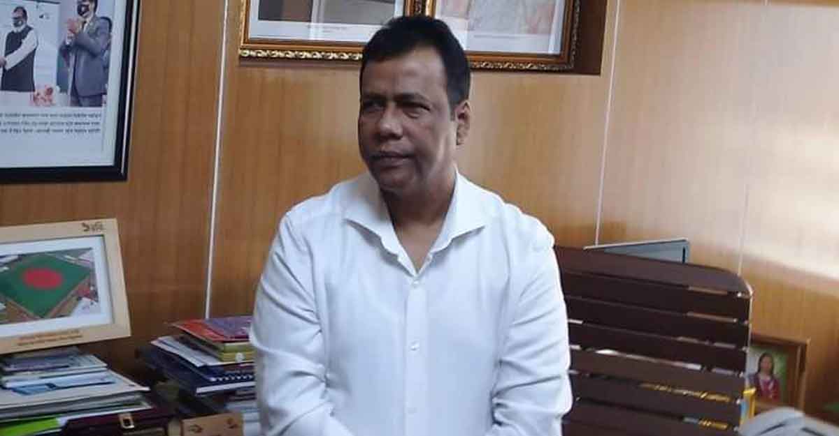মেয়াদ শেষ হওয়ার আগেই তথ্য সচিবকে অবসরে পাঠাল সরকার
