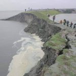 ঘূর্ণিঝড় সিত্রাং;উপকূলে বেড়িবাঁধে ভাঙন, আতঙ্কে মানুষ