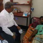 ছাত্রলীগের সংঘর্ষের সংবাদ সংগ্রহকালে আহত সাংবাদিককে দেখতে যবিপ্রবি উপাচার্য