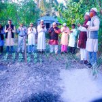 আ’লীগ নেতার মায়ের কবর জিয়ারত করলেন এমপি বাবু