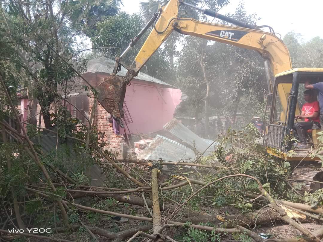 বিরামপুরে অবৈধ স্থাপনা উচ্ছেদ অভিযান