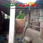 খুলনার কয়রায় যাতায়াতের রাস্তা বন্ধ করে প্রাচীর নির্মাণ