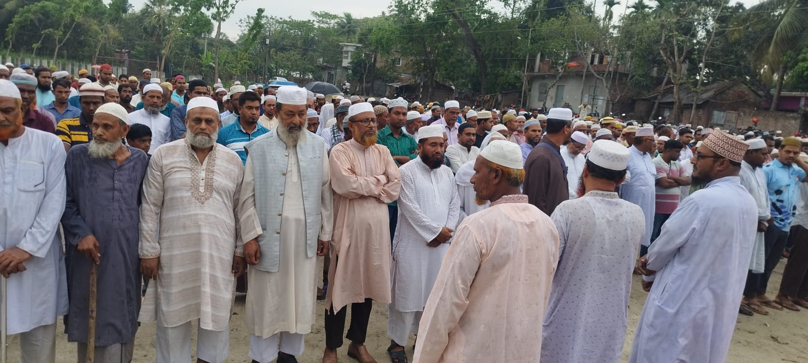 কলারোয়ার মডেল স্কুলের শিক্ষক কামরুজ্জামান’র পিতার জানাযা ও দাফন সম্পন্ন