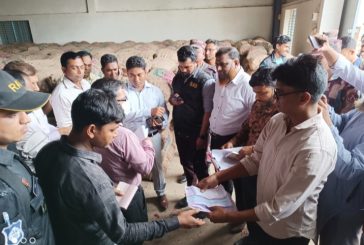 ভোমরা বন্দরে পেয়াজ মজুদ, ভ্রাম্যমাণ আদালতের অভিযান