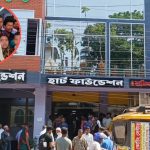 সাতক্ষীরায় টাকার জন্য মুমূর্ষু রুগীকে টানা ৩ ঘন্টা আটকে স্বজনদের মারপিট