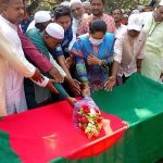 কলারোয়ায় রাষ্ট্রীয় মর্যাদায় বীরমুক্তিযোদ্ধার দাফন সম্পন্ন
