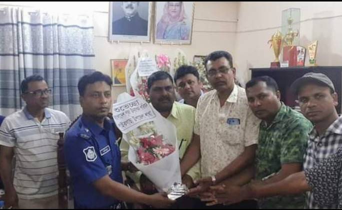পাইকগাছার নবাগত ওসির সাথে পূজা উদযাপন পরিষদ নেতৃবৃন্দের মতবিনিময়