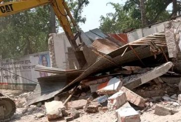 পাইকগাছার মধুমিতা পার্কের অবৈধ স্থাপনা দীর্ঘ ১৮ বছর পর উচ্চ আদালতের আদেশে উচ্ছেদ