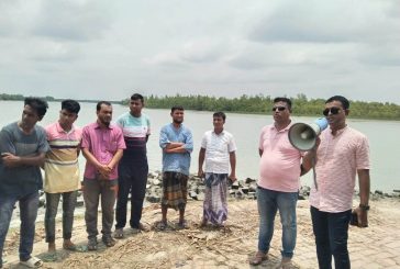 ঘূর্ণিঝড় মোখা মোকাবেলায় কয়রায় পুলিশের মহড়া ও মাইকিং