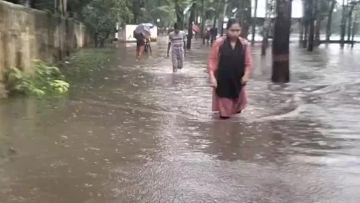 বরিশালে এখনো বিপৎসীমার উপরে ২ নদীর পানি
