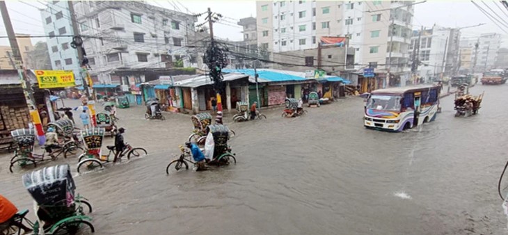 ৩০ বছরের রেকর্ড ভাঙল চট্টগ্রামের বৃষ্টি
