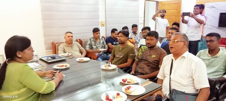 কলারোয়ায় নবাগত ইউএনও কৃষ্ণা রায়ের সাথে সংবাদিকদের মতবিনিময়