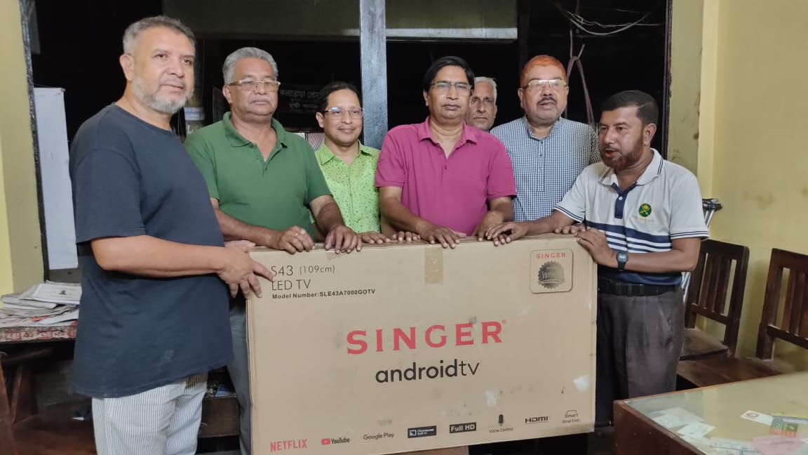 কলারোয়া পাবলিক ইনস্টিটিউটে টিভি উপহার দিলেন সাইফুল্লাহ আজাদ