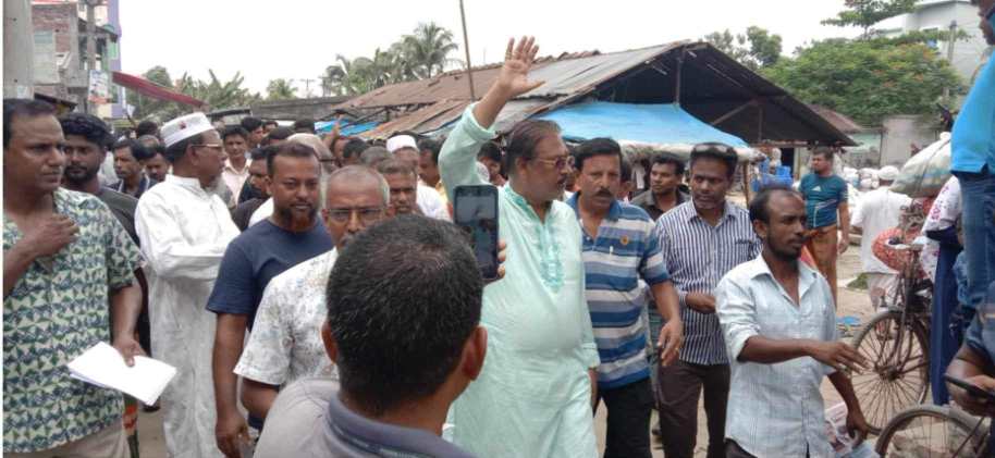 পাইকগাছায় মোটরসাইকেল প্রতীকের প্রার্থীর গনসংযোগ