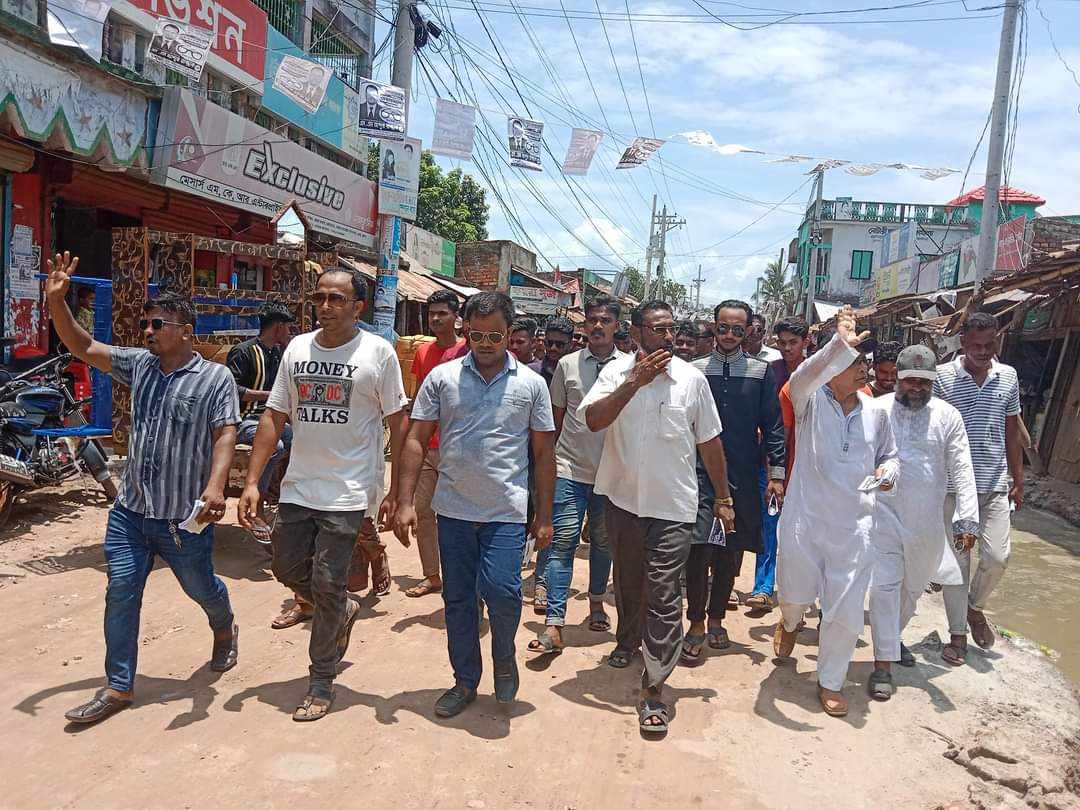 কয়রা উপজেলা পরিষদ নির্বাচন উপলক্ষে গনসংযোগে জি এম মোহাসিন রেজা
