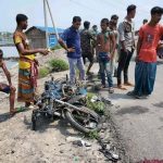 পাইকগাছায় মোটরসাইকেল-ভ্যানের সংঘর্ষে নিহত ৩  