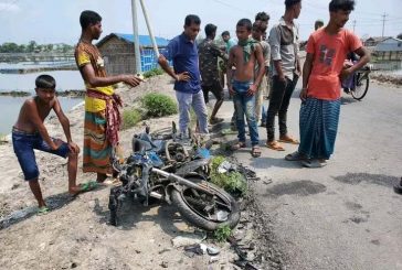 পাইকগাছায় মোটরসাইকেল-ভ্যানের সংঘর্ষে নিহত ৩  
