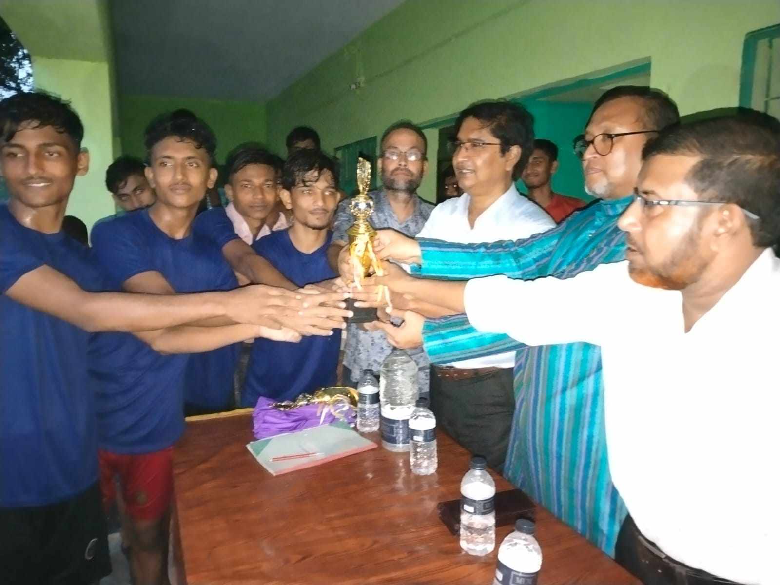 শাকদাহ্ কে.এম.আই.এস. মডেল কলেজে ফুটবল টুর্ণামেন্ট অনুষ্ঠিত