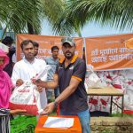 কয়রায় রেমালে ক্ষতিগ্রস্তদের মাঝে  ত্রাণসামগ্রী বিতরণ