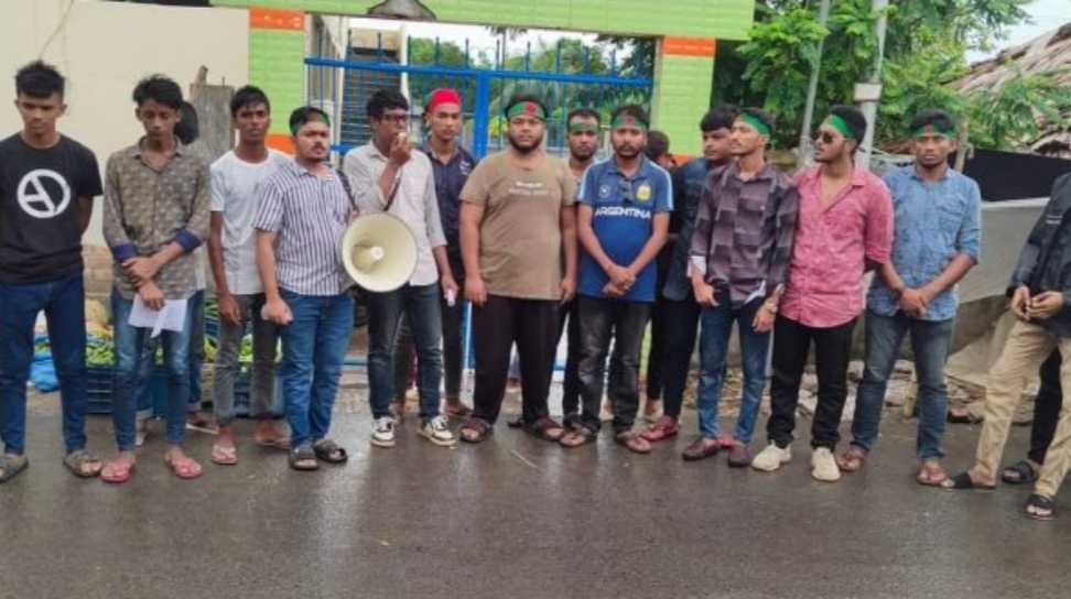 কয়রায় বৈষম্যবিরোধী ছাত্র আন্দোলন টিম সেভ এর উদ্যোগে নানা কর্মসূচী পালন