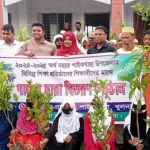 পাইকগাছায় শিক্ষার্থীদের মাঝে গাছের চারা বিতরণ