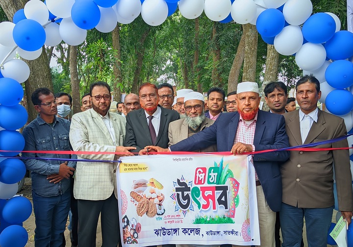 ঝাউডাঙ্গা কলেজে পিঠা উৎসব