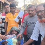 সাবেক মেয়র আক্তারুলের উদ্যোগে রাষ্ট্রকাঠামো মেরামতের লিফলেট বিতরণ