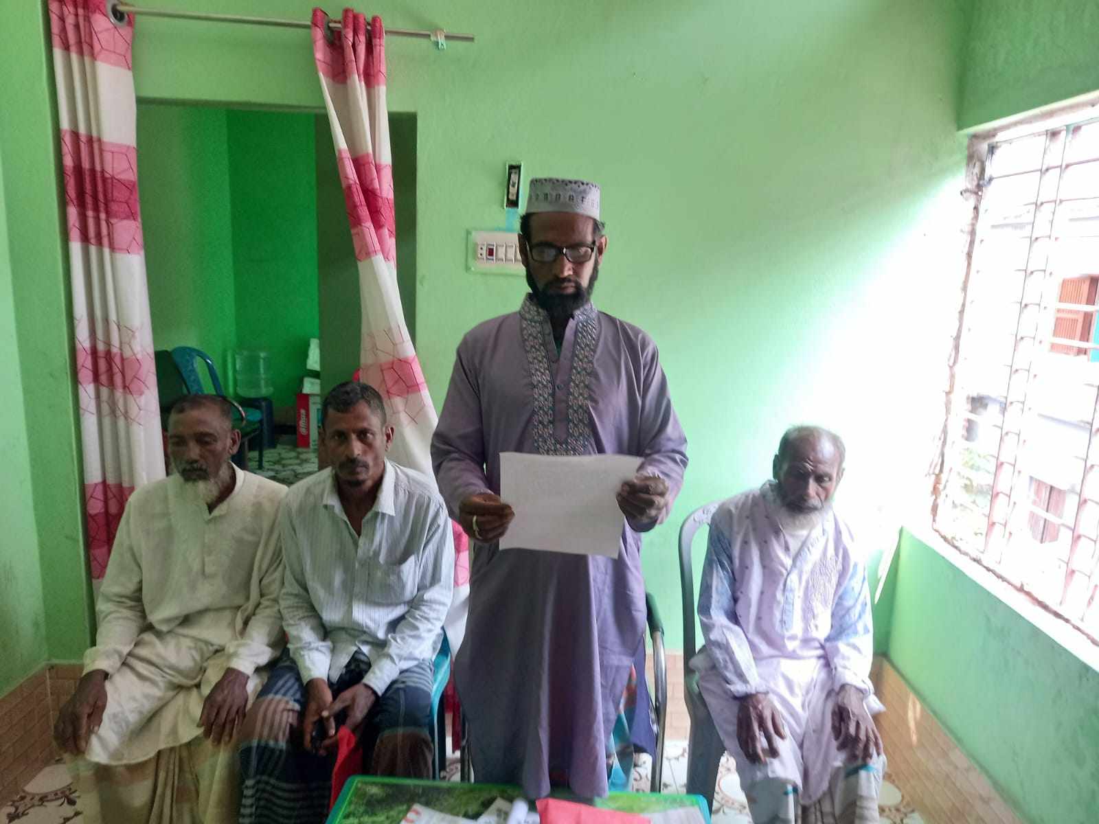 কয়রায় জোরপূর্বক জমি দখল ও মিথ্যা মামলা দিয়ে হয়রানির অভিযোগ সংবাদ সম্মেলন