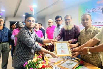 উপকূলের বাস্তবতা থেকে জাতীয় মঞ্চে—রতন সরকার পদক পেলেন তারিক লিটু