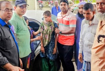 পাইকগাছায় রাস্তায় শিশু জন্ম দেওয়া পাগলী পারুল আক্তার ফিরে পেল পরিবারের খোঁজ