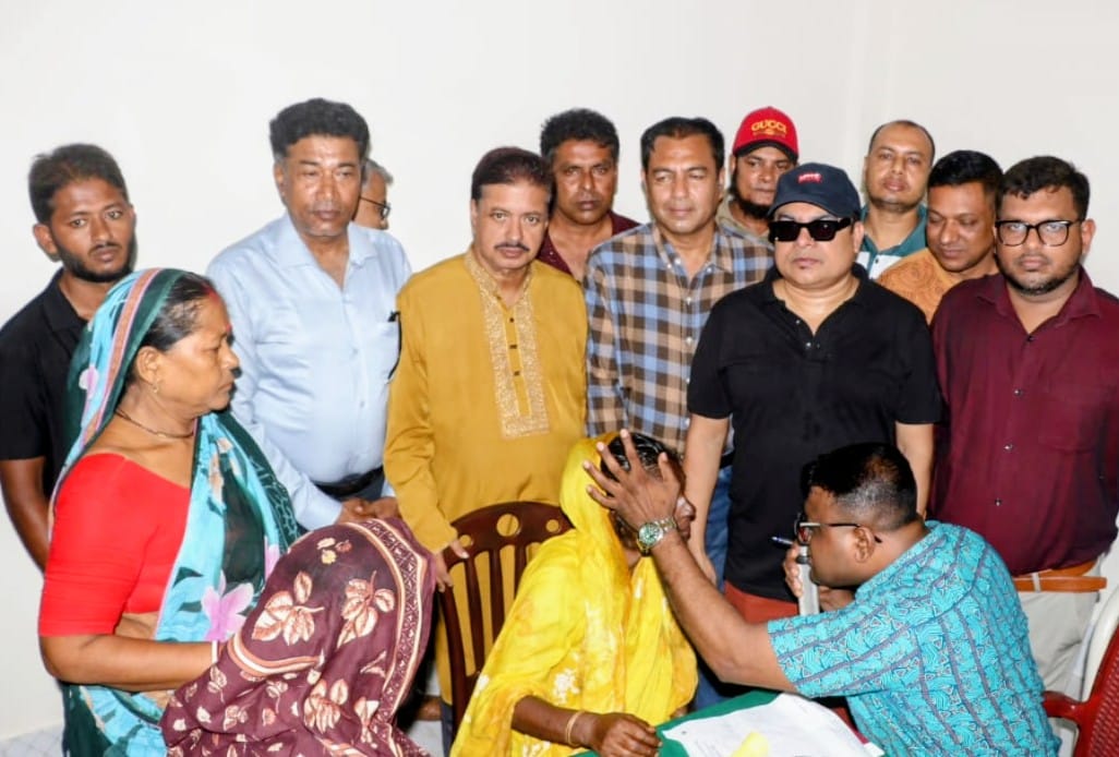 পাইকগাছায় বাসস চেয়ারম্যানের উদ্যোগে দুই হাজার চক্ষু রোগীর বিনামূল্যে চিকিৎসা সেবা প্রদান