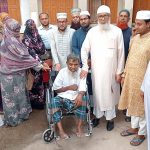 সাতক্ষীরায় এক ব্যক্তিকে হুইলচেয়ার উপহার দিলো শ্রমিক কল্যাণ মহিলা বিভাগ