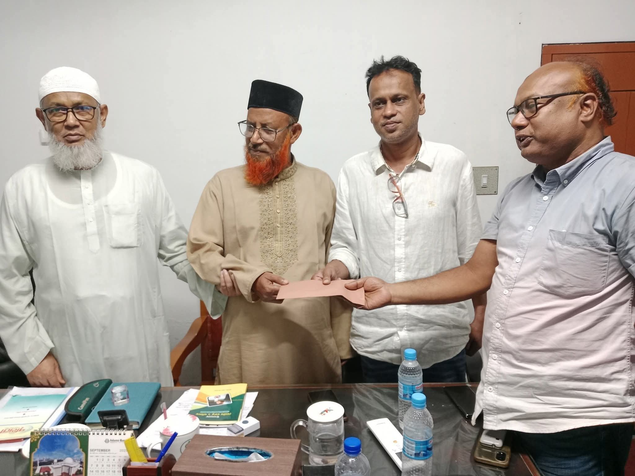 সাতক্ষীরা প্রেসক্লাবের ক্যান্টিন সংস্কারে অনুদান দিলেন জামায়াত নেতৃবৃন্দ