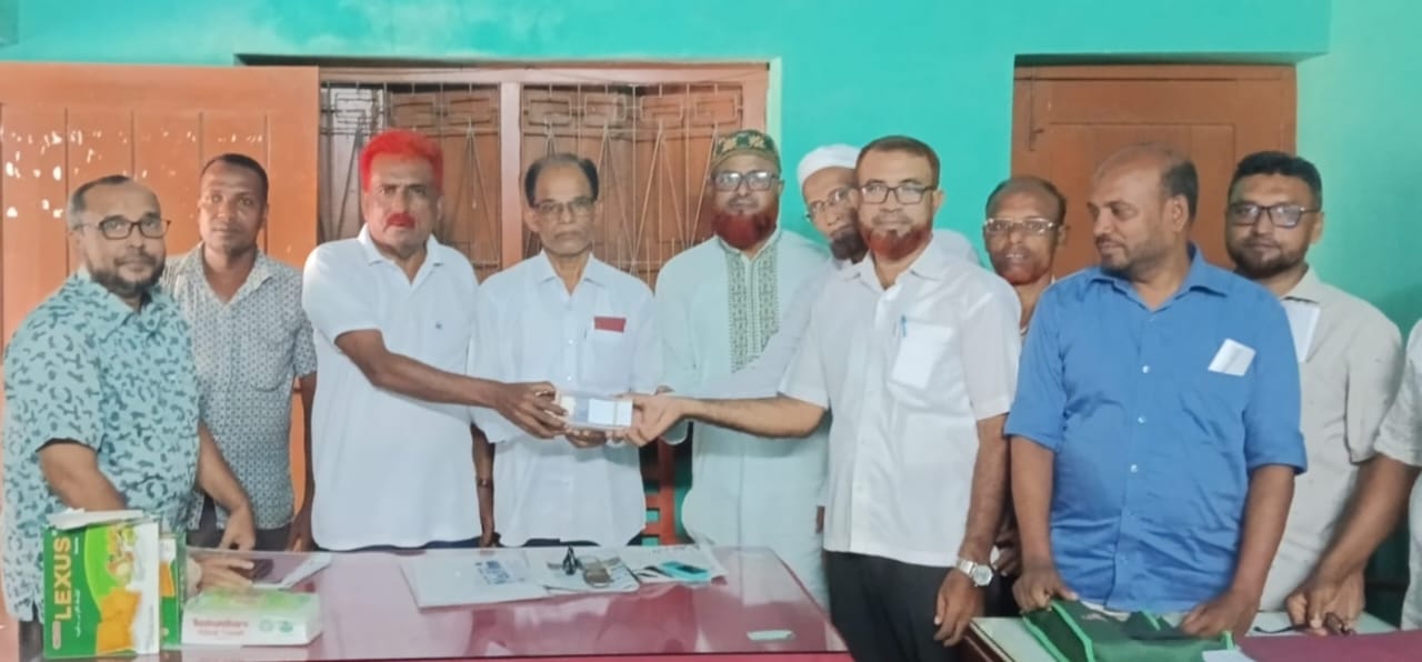 কলারোয়ায় অবসরপ্রাপ্ত শিক্ষকদের অবসরকালীন অর্থ প্রদান