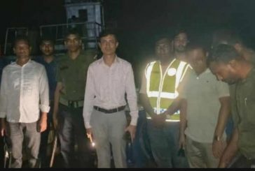 কয়রায় গভীর রাতে নদী থেকে বালু উত্তোলন,এক লাখ টাকা জরিমানা