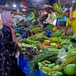 উচ্চমূল্যের চাপে মধ্যবিত্ত হয়ে যাচ্ছে নিম্নবিত্ত