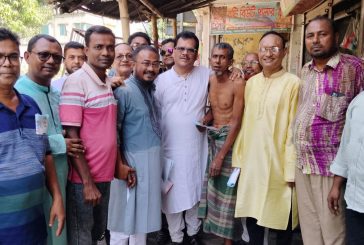 কলারোয়ায় ধানের শীষের পক্ষে লিফলেট বিতরণ করেছেন সাবেক এমপি িএ