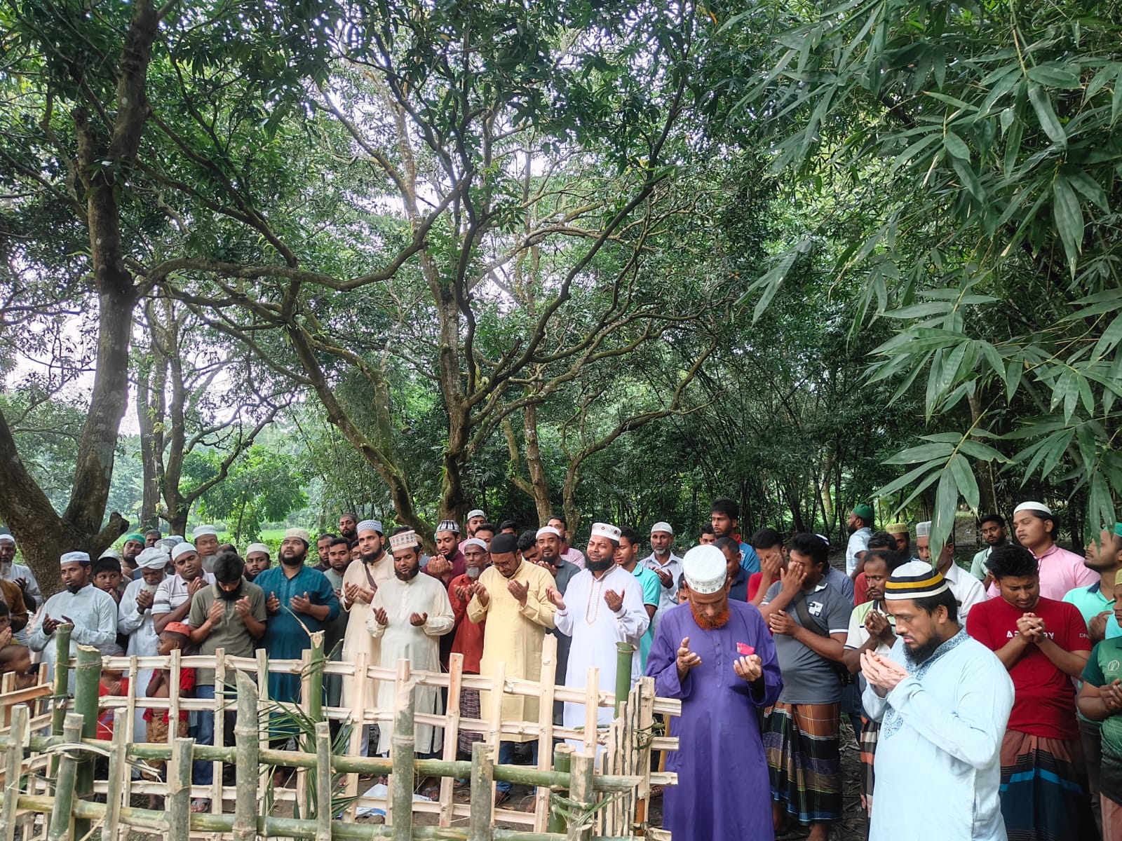 যুব নেতা আল মামুন এর কবর জিয়ারত করলেন কলারোয়া যুব জামায়াতের নেতৃবৃন্দ