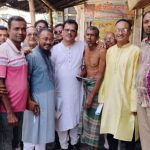 কলারোয়ায় সাবেক এমপি হাবিবের প্রচার-প্রচারণা: লিফলেট বিতরণ